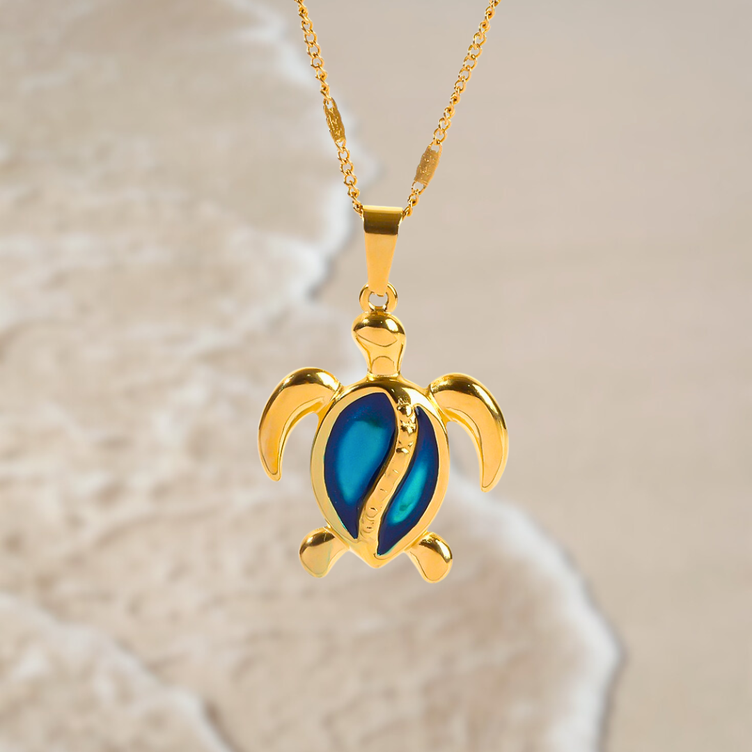 CHANTAL | Collar Tortuga Dorada con Ópalo Azul