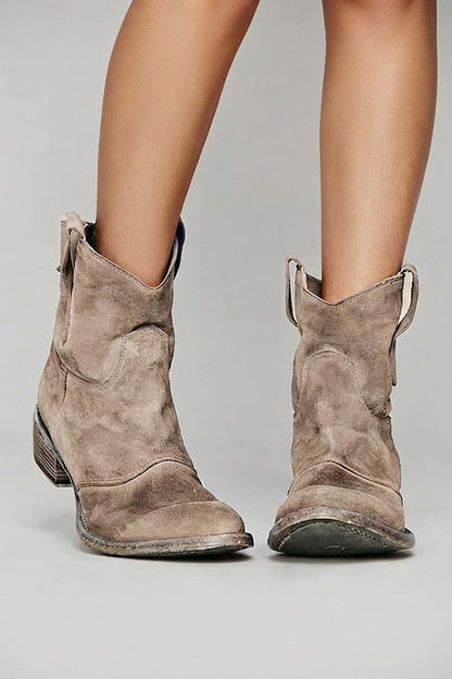 Emma · Botines de ante tacón bajo — vista 2 — Nola Bellari