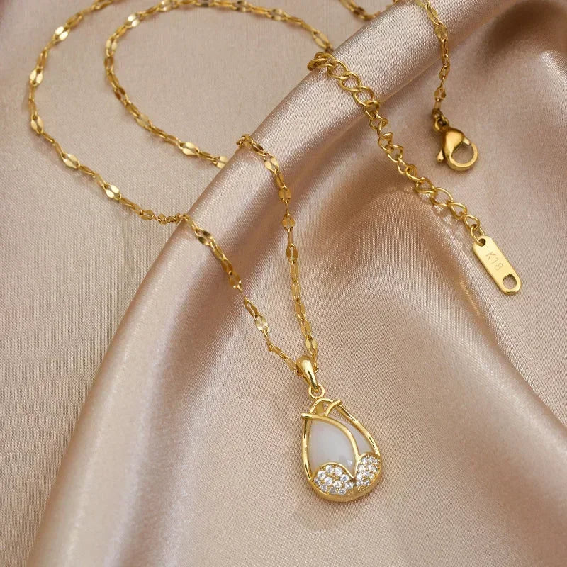 ROSA | Collar Colgante Elegante de Cristal Rosa y Dorado