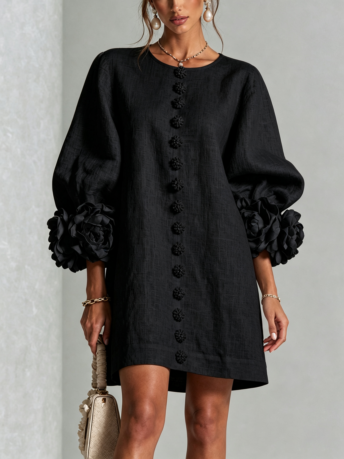 Renata · Vestido mini con puños de flor negro — Nola Bellari